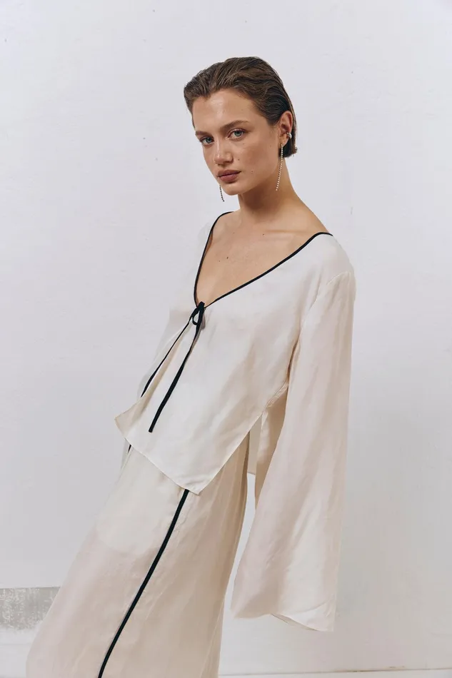 VRG GRL Moonscapes Tie Front Top Cream Women Long Sleeve VRG GRL Moonscapes Tie Front Top Cream Women Long Sleeve