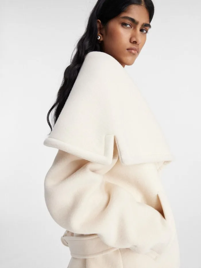 Women Coats and Jackets JACQUEMUS The Caruso Peacoat Offwhite Women Coats and Jackets JACQUEMUS The Caruso Peacoat Offwhite