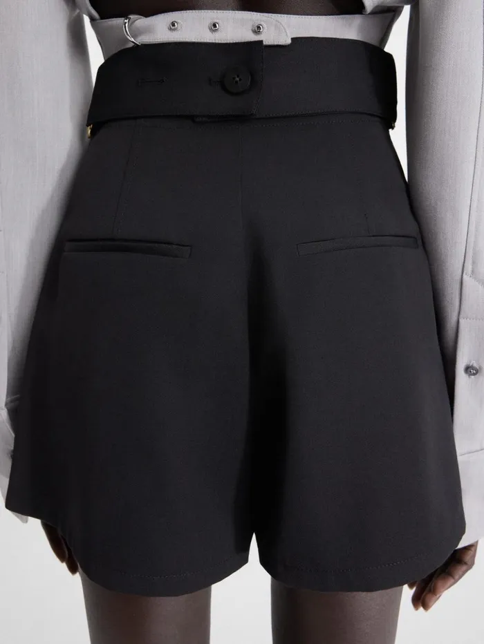 Women Trousers and Shorts JACQUEMUS The Bari Shorts Black Women Trousers and Shorts JACQUEMUS The Bari Shorts Black